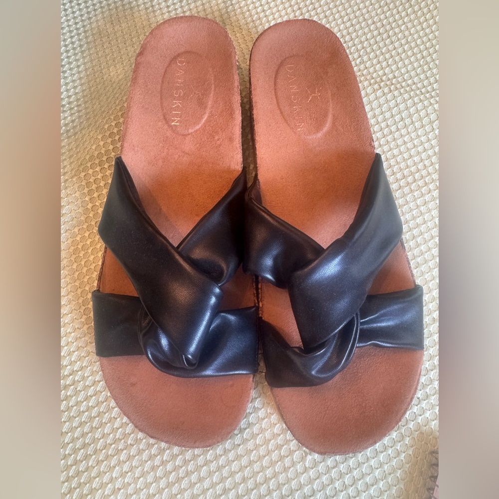 Danskin Size 10 cork slip on sandal “faith“ in black, vegan leather. NWOT